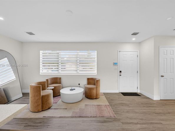 190 NE 173rd St, Miami FL 33162