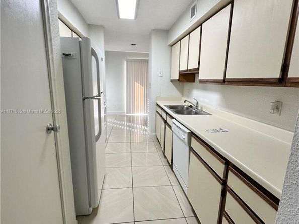 915 Riverside Dr 513, Coral Springs FL 33071
