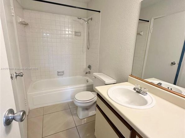 915 Riverside Dr 513, Coral Springs FL 33071