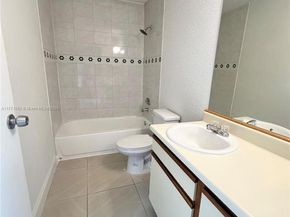 915 Riverside Dr 513, Coral Springs FL 33071