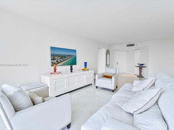 3500 Mystic Pointe Dr 2101, Aventura FL 33180