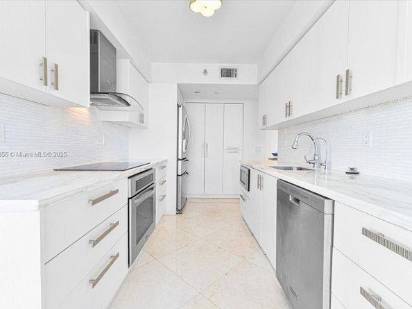 3500 Mystic Pointe Dr 2101, Aventura FL 33180