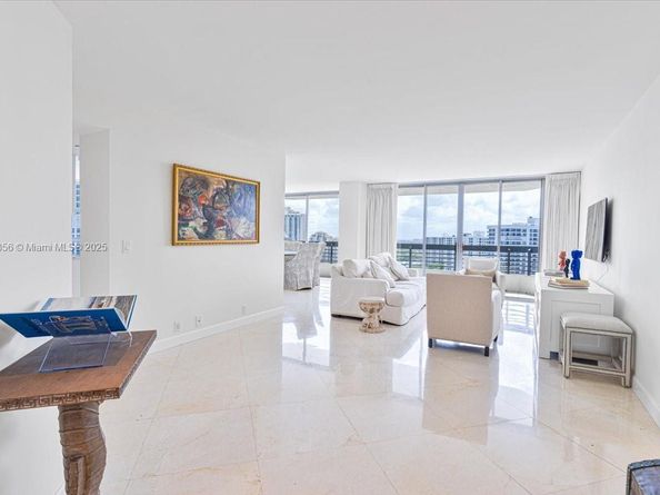 3500 Mystic Pointe Dr 2101, Aventura FL 33180