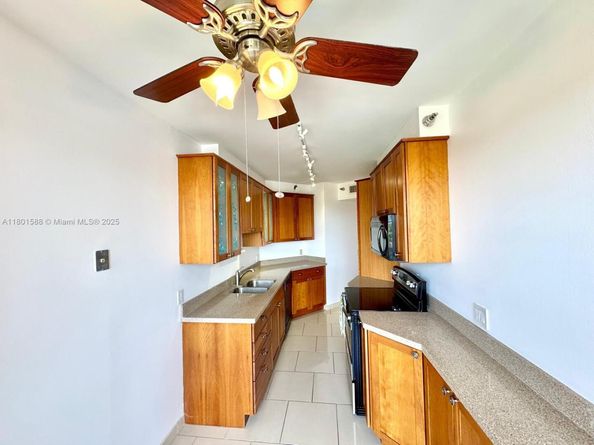 3610 Yacht Club Dr 810, Aventura FL 33180