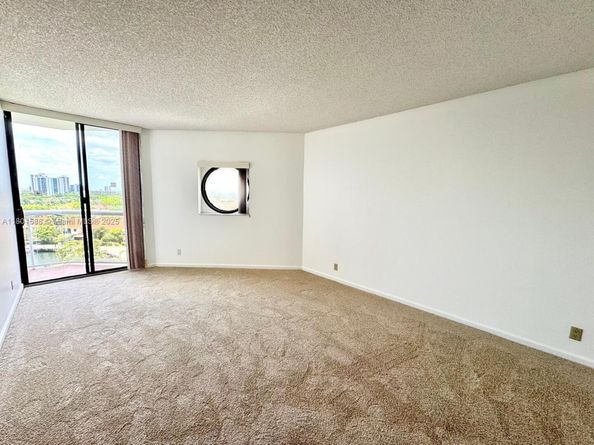 3610 Yacht Club Dr 810, Aventura FL 33180