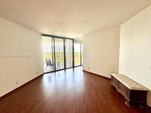 3610 Yacht Club Dr 810, Aventura FL 33180