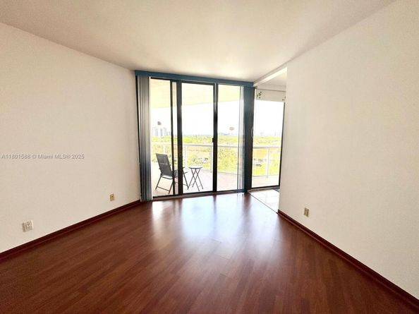 3610 Yacht Club Dr 810, Aventura FL 33180