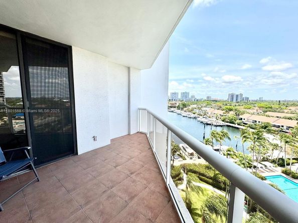 3610 Yacht Club Dr 810, Aventura FL 33180