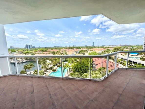 3610 Yacht Club Dr 810, Aventura FL 33180