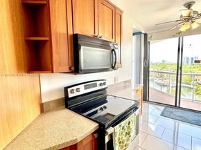 3610 Yacht Club Dr 810, Aventura FL 33180