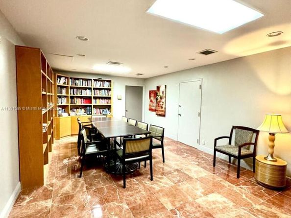 3610 Yacht Club Dr 810, Aventura FL 33180