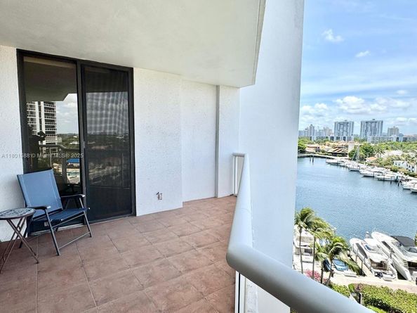 3610 Yacht Club Dr 810, Aventura FL 33180