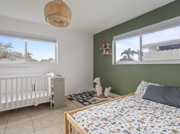 8210 NW 11th St, Pembroke Pines FL 33024
