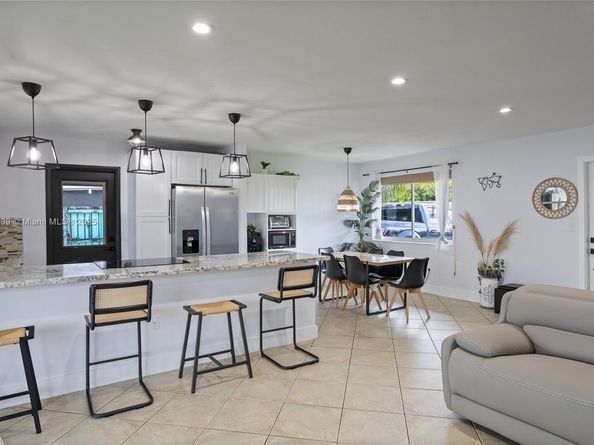 8210 NW 11th St, Pembroke Pines FL 33024