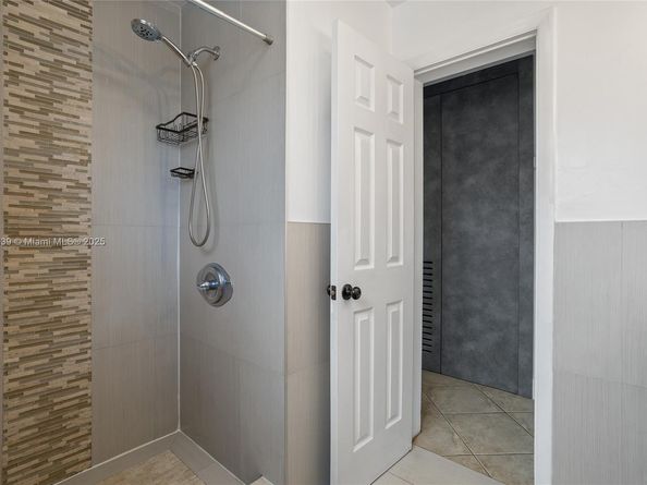 8210 NW 11th St, Pembroke Pines FL 33024