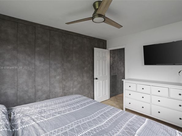 8210 NW 11th St, Pembroke Pines FL 33024