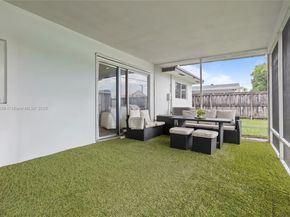 8210 NW 11th St, Pembroke Pines FL 33024