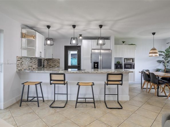 8210 NW 11th St, Pembroke Pines FL 33024