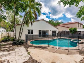1414 E Harmony Lake Cir, Davie FL 33324