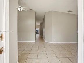 1414 E Harmony Lake Cir, Davie FL 33324