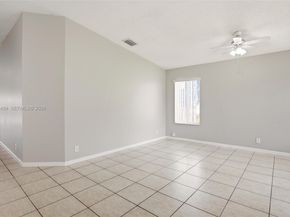 1414 E Harmony Lake Cir, Davie FL 33324