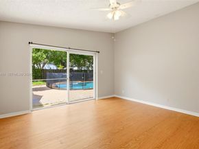 1414 E Harmony Lake Cir, Davie FL 33324