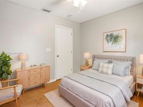 1414 E Harmony Lake Cir, Davie FL 33324