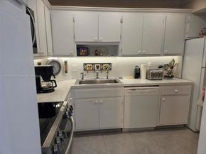 4350 Hillcrest Dr 716, Hollywood FL 33021