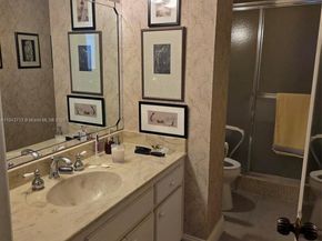 4350 Hillcrest Dr 716, Hollywood FL 33021