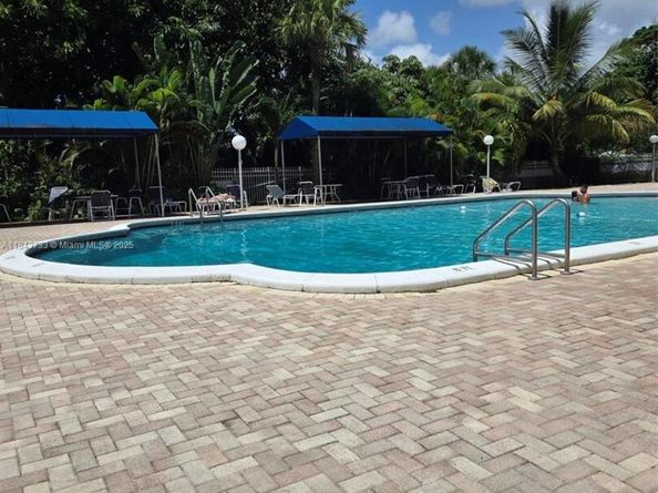 4350 Hillcrest Dr 716, Hollywood FL 33021