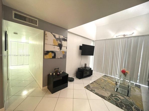 8821 W Flagler St 411, Miami FL 33174