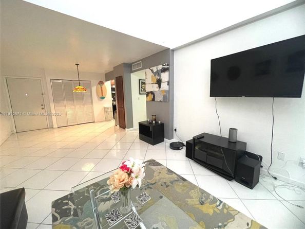 8821 W Flagler St 411, Miami FL 33174