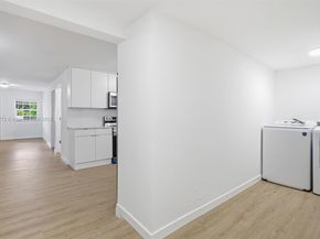 465 NE 165th St, Miami FL 33162