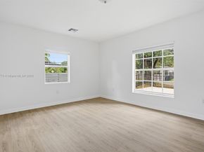 465 NE 165th St, Miami FL 33162