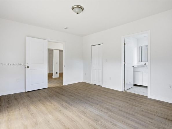 465 NE 165th St, Miami FL 33162