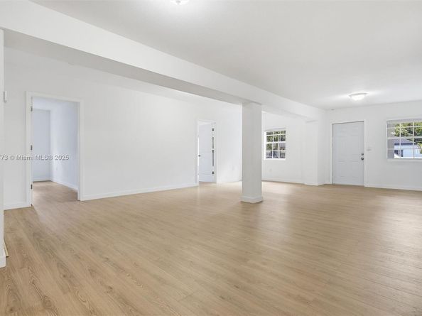 465 NE 165th St, Miami FL 33162