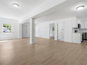 465 NE 165th St, Miami FL 33162