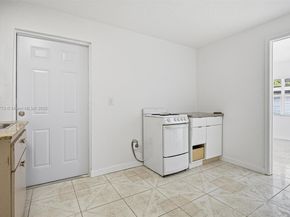 465 NE 165th St, Miami FL 33162