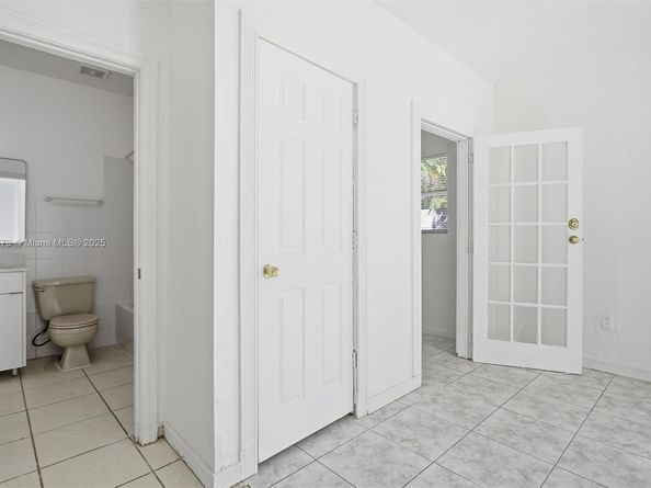 465 NE 165th St, Miami FL 33162