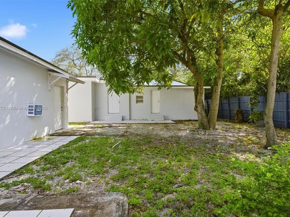 465 NE 165th St, Miami FL 33162