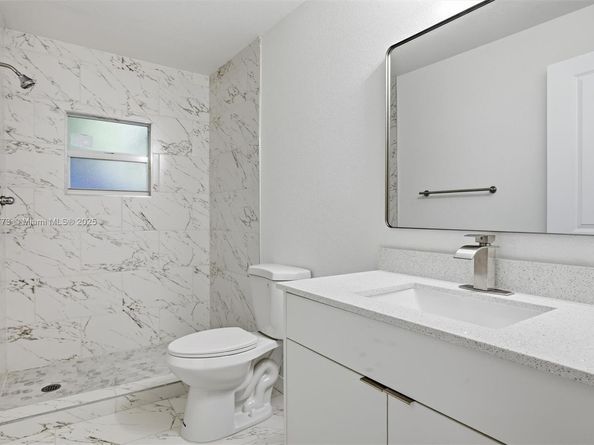 465 NE 165th St, Miami FL 33162