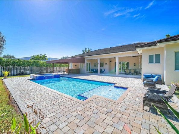 10703 SW 84th Ave, Miami FL 33156