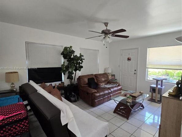 1845 Dixieanna St, Hollywood FL 33020