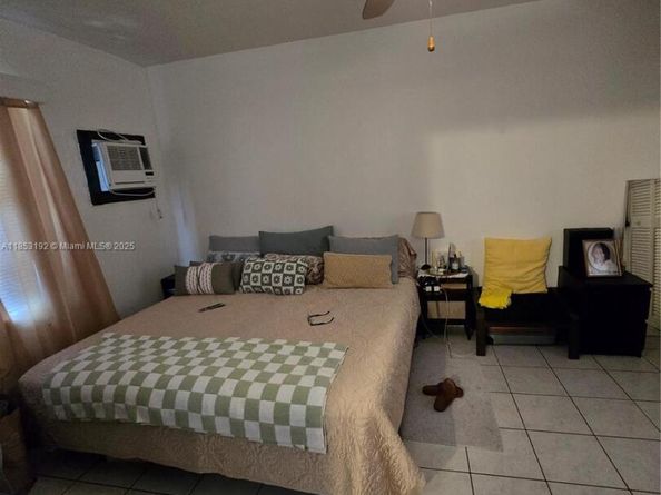 1845 Dixieanna St, Hollywood FL 33020