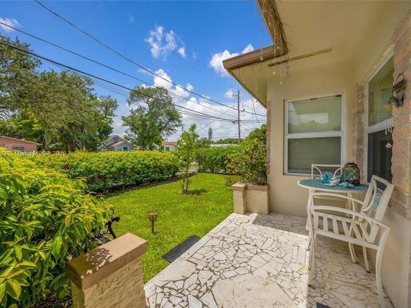 1845 Dixieanna St, Hollywood FL 33020