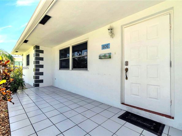 806 NE 4th St, Hallandale Beach FL 33009