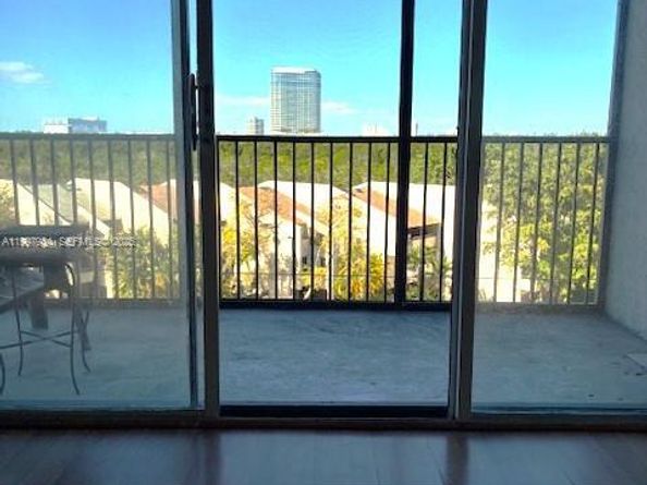 2500 NE 135th St B506, North Miami FL 33181