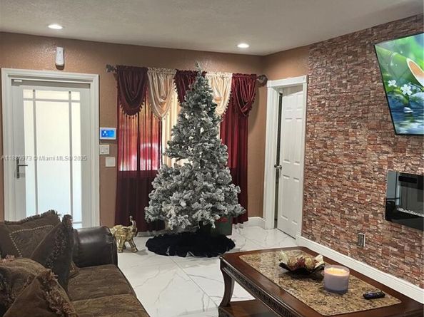 7130 NW 21st Ct, Miami FL 33147