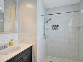 5380 SW 8th Ct, Plantation FL 33317