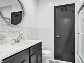 5380 SW 8th Ct, Plantation FL 33317